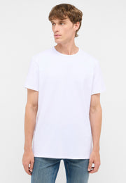 Tricou Allen 2-Pack alb, față, purtat pe model, guler rotund simplu și siglă mică pe piept