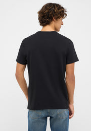 Tricou Allen 2-Pack negru, spate, purtat pe model, se vede croiala pe spate